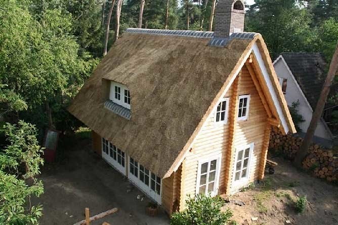 Holzhaus mit Schilfdach, Projekt „Niederlande Oosterwijk“ 167 m²   