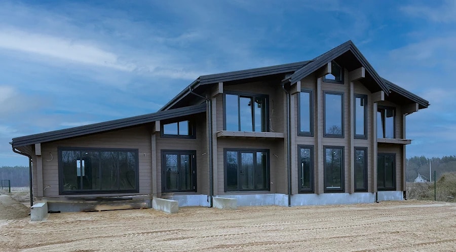 "Schwarz Russisch" - ein Holzhaus im Stil von Puschkin und "Der Mohr Peters des Großen"